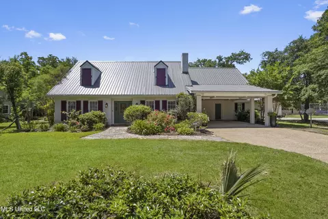 316 Ramoneda St, Bay Saint Louis, MS 39520