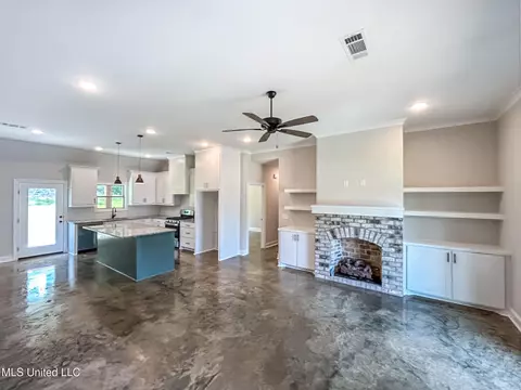 Living - 968 Riverside Ln, Pearl, MS 39208 photo 1 of 2