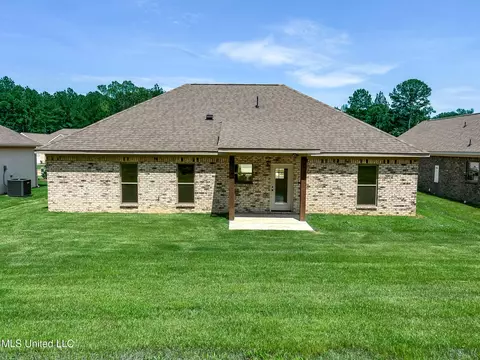 Exterior - 968 Riverside Ln, Pearl, MS 39208 photo 3 of 4