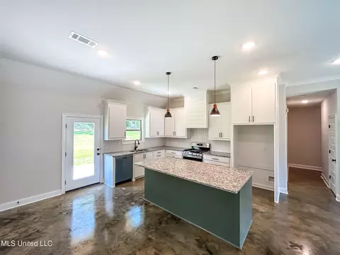 Kitchen - 968 Riverside Ln, Pearl, MS 39208 photo 2 of 3