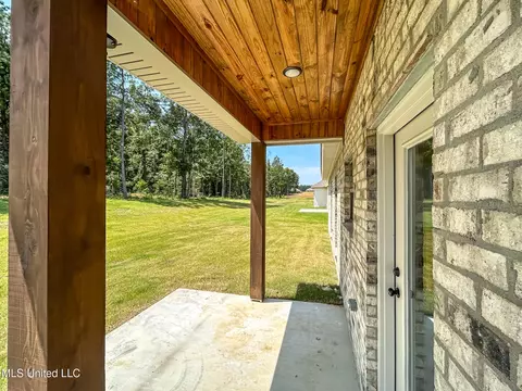 Exterior - 968 Riverside Ln, Pearl, MS 39208 photo 2 of 4