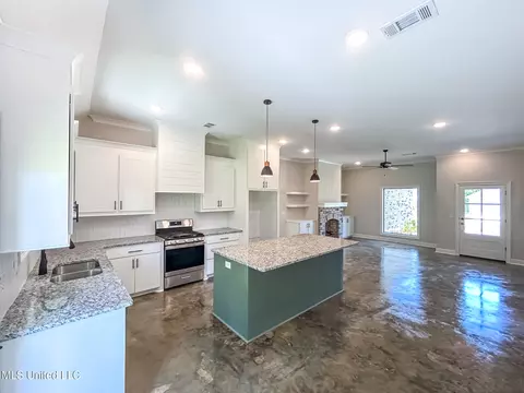 Kitchen - 968 Riverside Ln, Pearl, MS 39208 photo 1 of 3