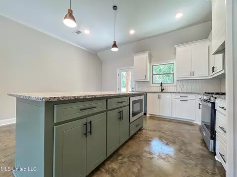 Kitchen - 968 Riverside Ln, Pearl, MS 39208 photo 3 of 3