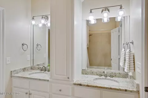 Bath - 407 Belle Pointe Ln, Madison, MS 39110 photo 5 of 6