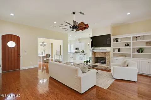 Living - 407 Belle Pointe Ln, Madison, MS 39110 photo 4 of 4