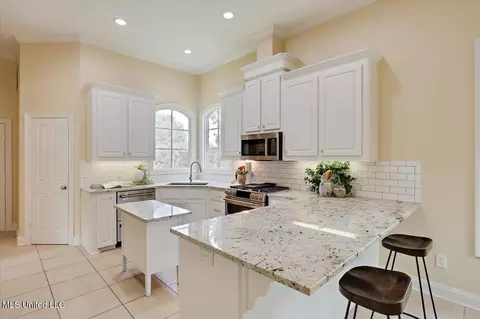 Kitchen - 407 Belle Pointe Ln, Madison, MS 39110 photo 1 of 5