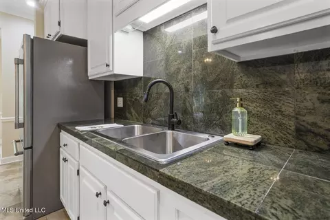 Kitchen - 1918 Old Highway 16, Benton, MS 39039 photo 5 of 8