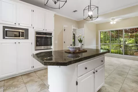 Kitchen - 1918 Old Highway 16, Benton, MS 39039 photo 6 of 8