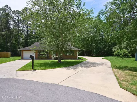 4 Live Oak Ct, Diamondhead, MS 39525 photo 2