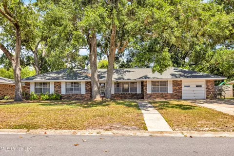 617 S Forest Ave, Long Beach, MS 39560