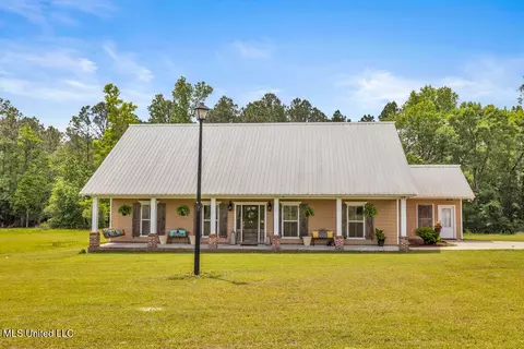 20546 Pullen Rd, Saucier, MS 39574