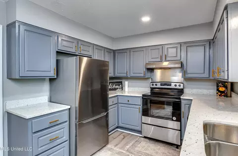 Kitchen - 148 Thousand Oaks Cir, Jackson, MS 39212 photo 2 of 2