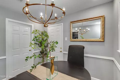 Dining - 148 Thousand Oaks Cir, Jackson, MS 39212 photo 3 of 3
