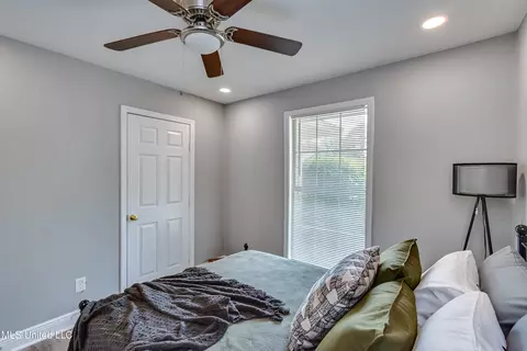 Bedroom - 148 Thousand Oaks Cir, Jackson, MS 39212 photo 2 of 5