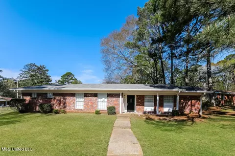 1124 Woodville Dr, Jackson, MS 39212