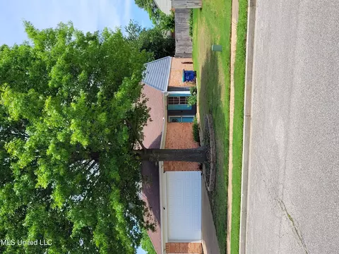 10578 Pecan View Drive Dr, Olive Branch, MS 38654