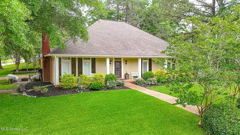 322 Woodlands Dr, Brandon, MS 39047
