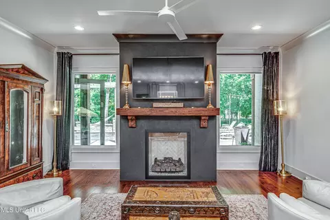 Living - 102 Silverleaf Dr, Madison, MS 39110 photo 2 of 4