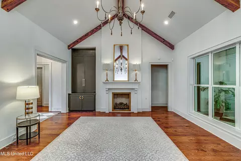 Living - 102 Silverleaf Dr, Madison, MS 39110 photo 1 of 4