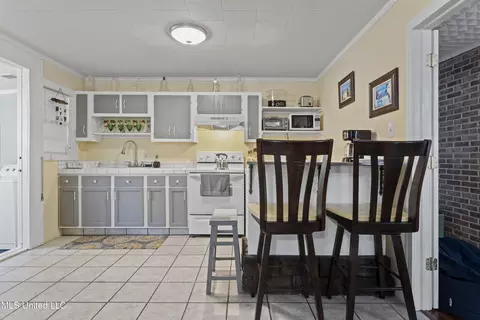 240 Sycamore St, Bay Saint Louis, MS 39520