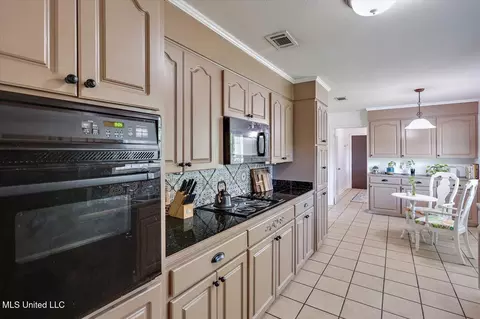 Kitchen - 5346 Balmoral Dr, Jackson, MS 39211 photo 3 of 3
