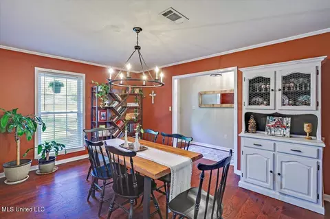 Dining - 5346 Balmoral Dr, Jackson, MS 39211 photo 1 of 2