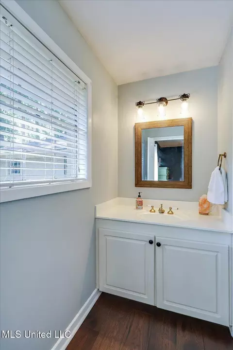 Bath - 5346 Balmoral Dr, Jackson, MS 39211 photo 1 of 3