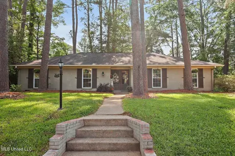 5346 Balmoral Dr, Jackson, MS 39211