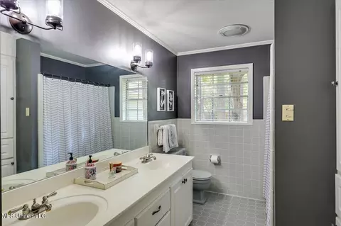 Bath - 5346 Balmoral Dr, Jackson, MS 39211 photo 3 of 3