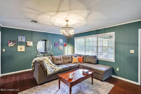 Living - 5346 Balmoral Dr, Jackson, MS 39211 photo 2 of 2