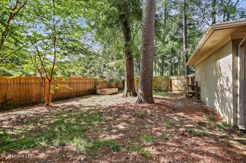 Exterior - 5346 Balmoral Dr, Jackson, MS 39211 photo 3 of 5