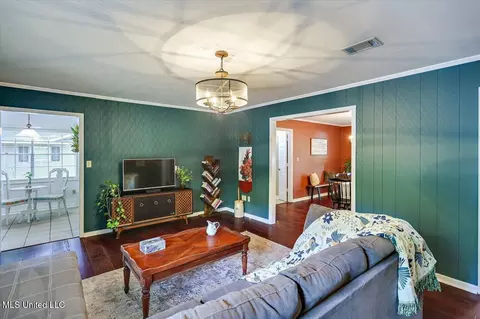 Living - 5346 Balmoral Dr, Jackson, MS 39211 photo 1 of 2