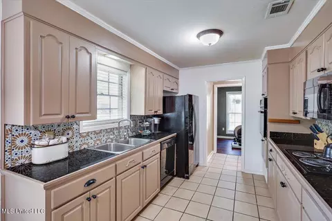 Other - 5346 Balmoral Dr, Jackson, MS 39211 photo 4 of 10