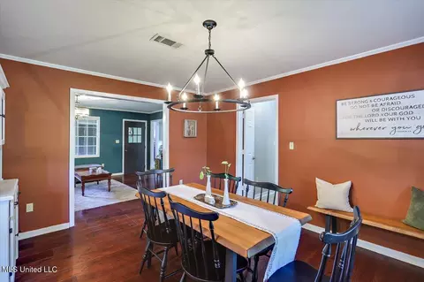 Dining - 5346 Balmoral Dr, Jackson, MS 39211 photo 2 of 2