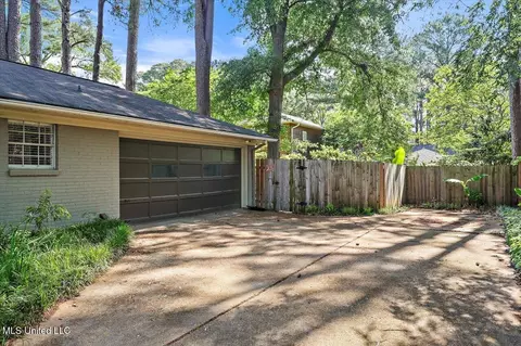 Exterior - 5346 Balmoral Dr, Jackson, MS 39211 photo 2 of 5