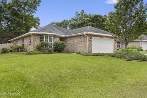 9526 Laa La Pl, Diamondhead, MS 39525