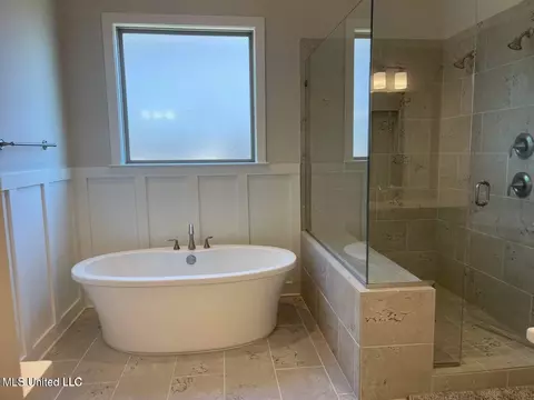 Bath - 7228 Edgewater Dr, Olive Branch, MS 38654 photo 2 of 4