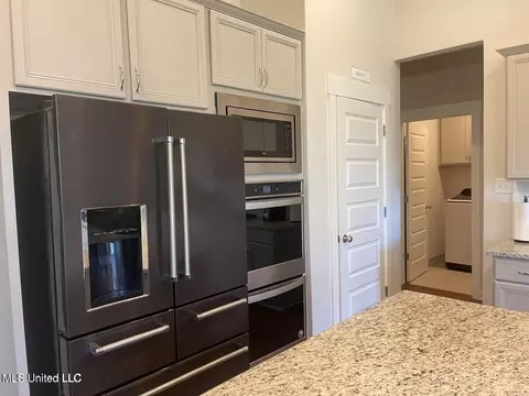 Kitchen - 7228 Edgewater Dr, Olive Branch, MS 38654 photo 3 of 4