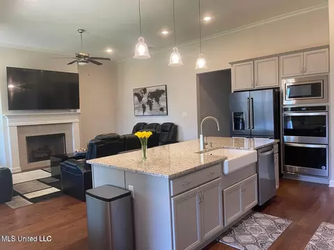 Kitchen - 7228 Edgewater Dr, Olive Branch, MS 38654 photo 2 of 4