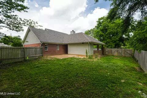 Exterior - 303 Colonial Dr, Madison, MS 39110 photo 6 of 7