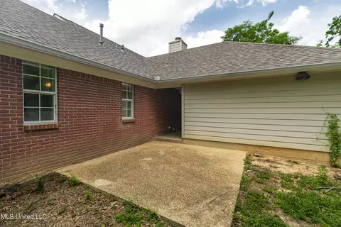 Exterior - 303 Colonial Dr, Madison, MS 39110 photo 5 of 7