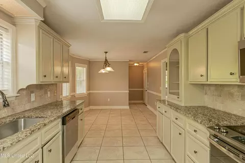 Kitchen - 303 Colonial Dr, Madison, MS 39110 photo 6 of 6