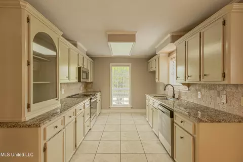 Kitchen - 303 Colonial Dr, Madison, MS 39110 photo 1 of 6