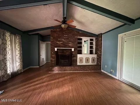 Living - 595 Sykes Rd, Jackson, MS 39212 photo 1 of 3