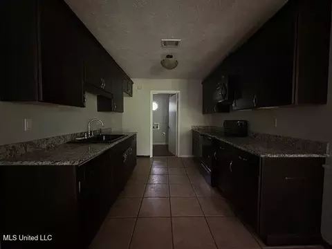 Entry Way - 595 Sykes Rd, Jackson, MS 39212 photo 1 of 2