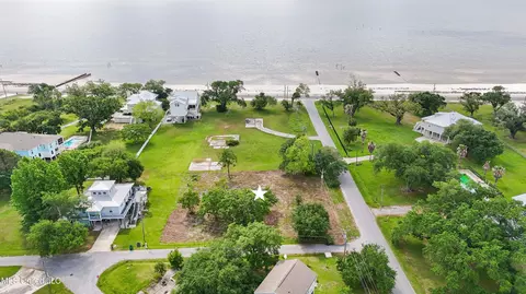 112 Sears Ave, Waveland, MS 39576