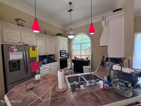 Kitchen - 730 Henry Byrd Rd, Florence, MS 39073 photo 2 of 2