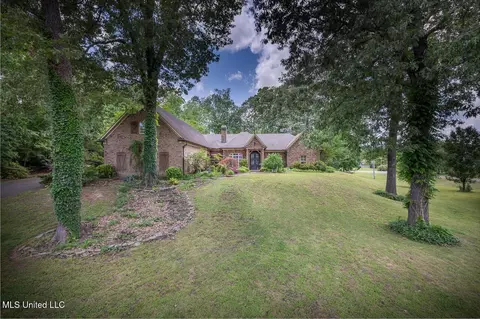 3299 E Woodland Trce, Southaven, MS 38672