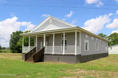 6075 Nash Rd, Batesville, MS 38606