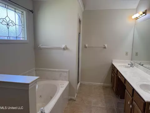 10069 Fox Chase Dr, Olive Branch, MS 38654 photo 11